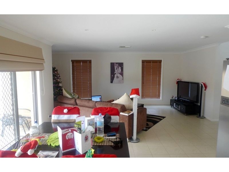 1/4 St Levans Place, Lavington NSW 2641