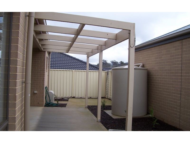 1/4 St Levans Place, Lavington NSW 2641