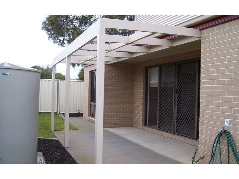 1/4 St Levans Place, Lavington NSW 2641