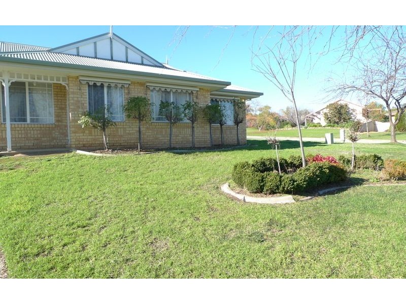 2 Johnston Road, Albury NSW 2640