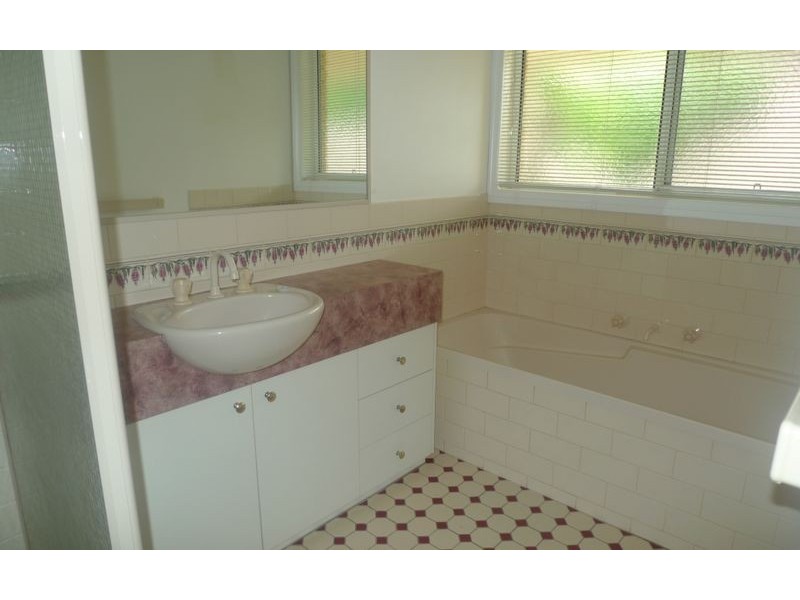 2 Johnston Road, Albury NSW 2640