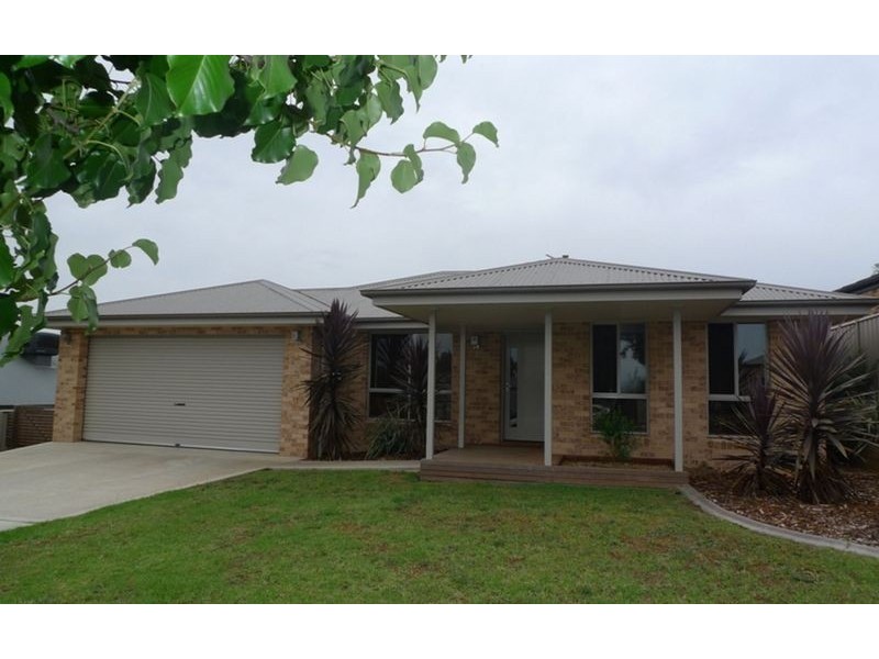 60 Dryandra Way, Thurgoona NSW 2640