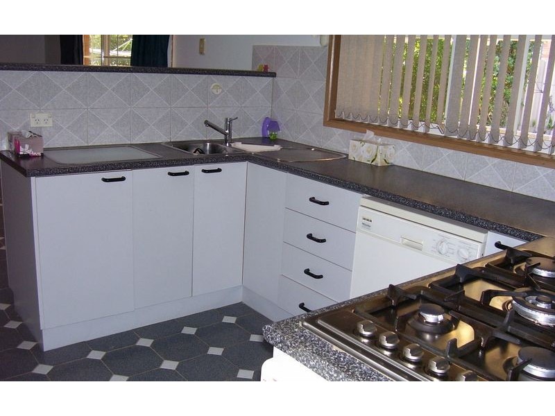 73 Southernview Drive, Albury NSW 2640