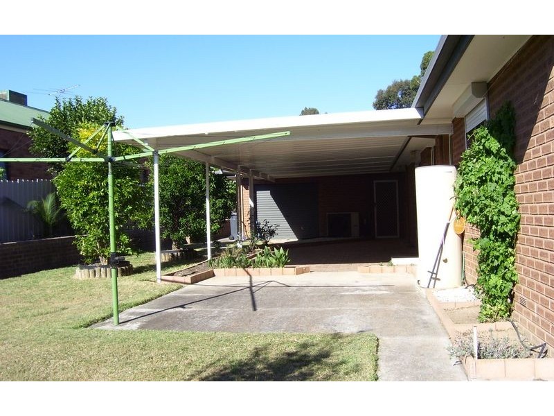 73 Southernview Drive, Albury NSW 2640