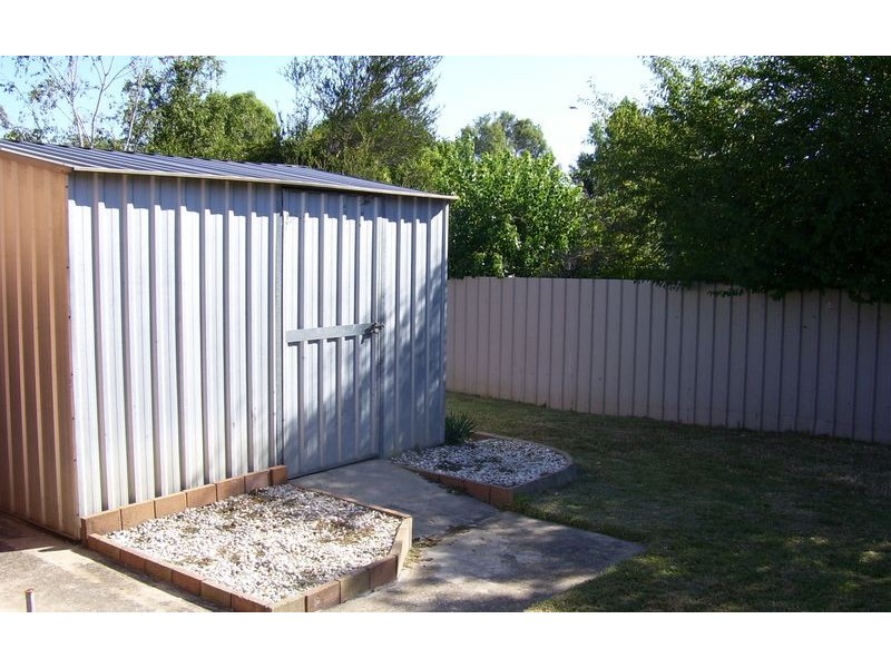 73 Southernview Drive, Albury NSW 2640