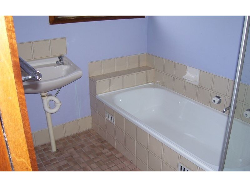 16 Cassia Street, Albury NSW 2640