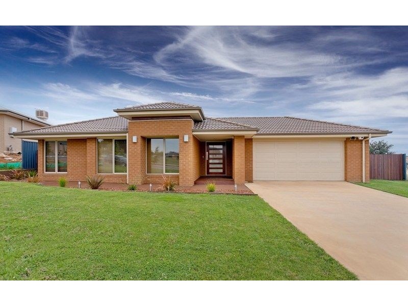 8 Mulberry Crt, Lavington NSW 2641