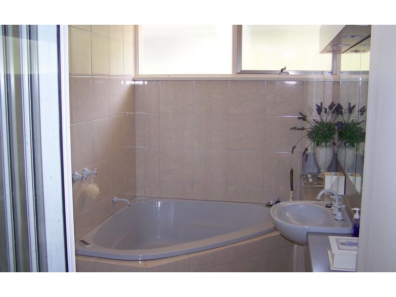 210 Bernhardt Street, Albury NSW 2640