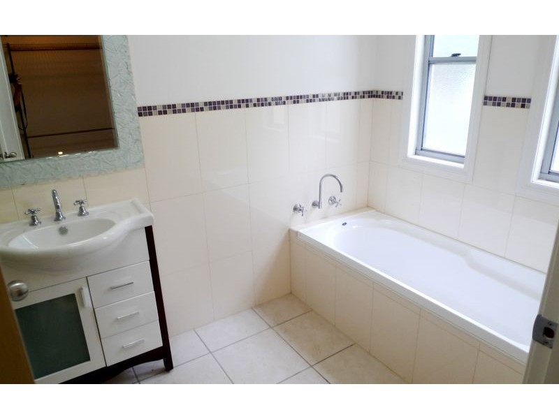 679 Pearsall Street, Lavington NSW 2641