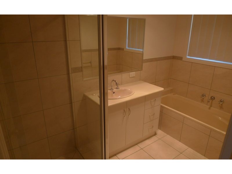 2/1059 Calimo Street, North Albury NSW 2640