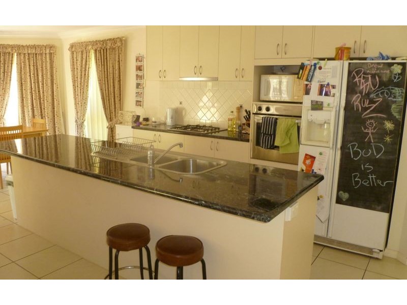 38 Cassinia Court, Thurgoona NSW 2640