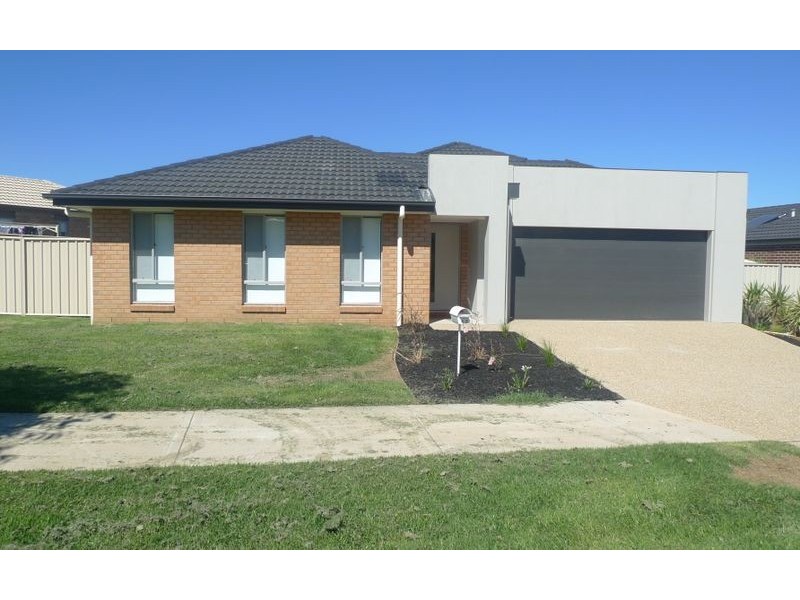 42 Greta Drive, Lavington NSW 2641