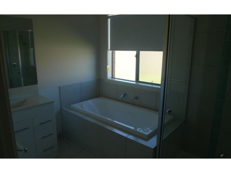 42 Greta Drive, Lavington NSW 2641