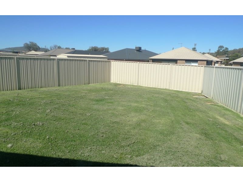 42 Greta Drive, Lavington NSW 2641