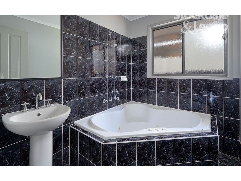 2 Mulga Place, Albury NSW 2640