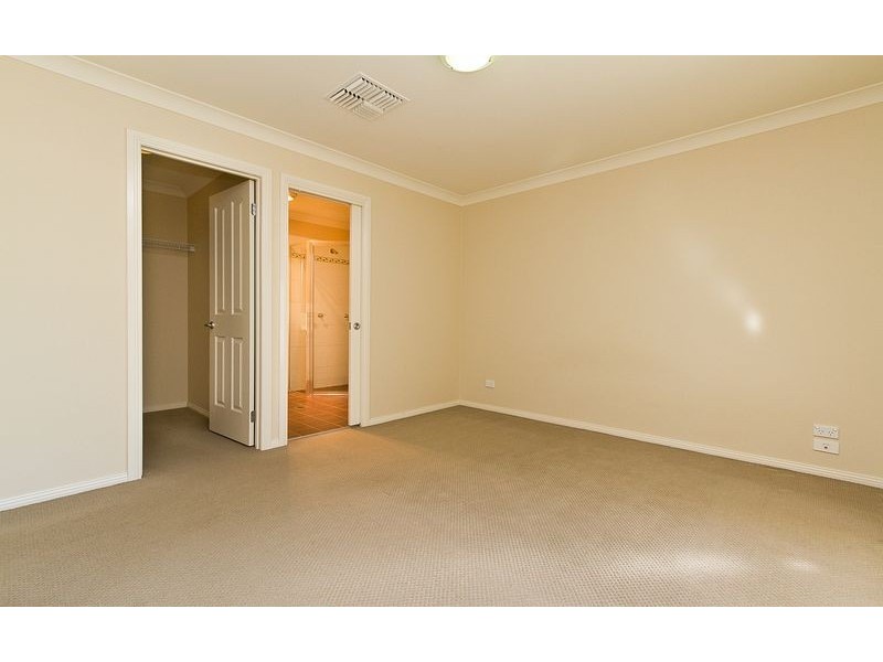 29 Squirrel Glider Drive, Thurgoona NSW 2640