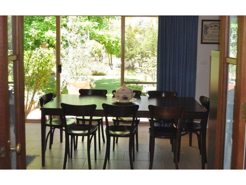 13 Troon Court, Thurgoona NSW 2640