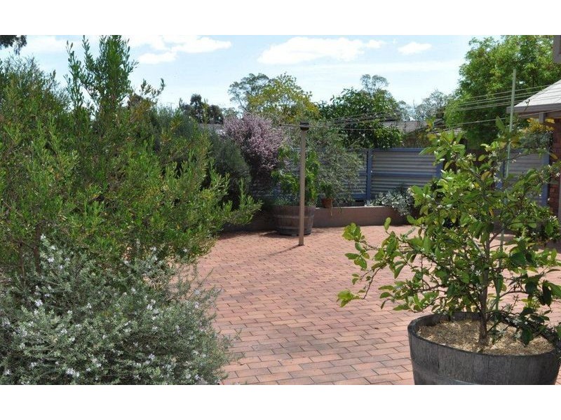 13 Troon Court, Thurgoona NSW 2640