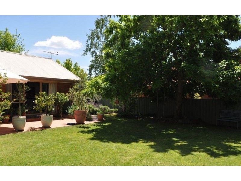 13 Troon Court, Thurgoona NSW 2640