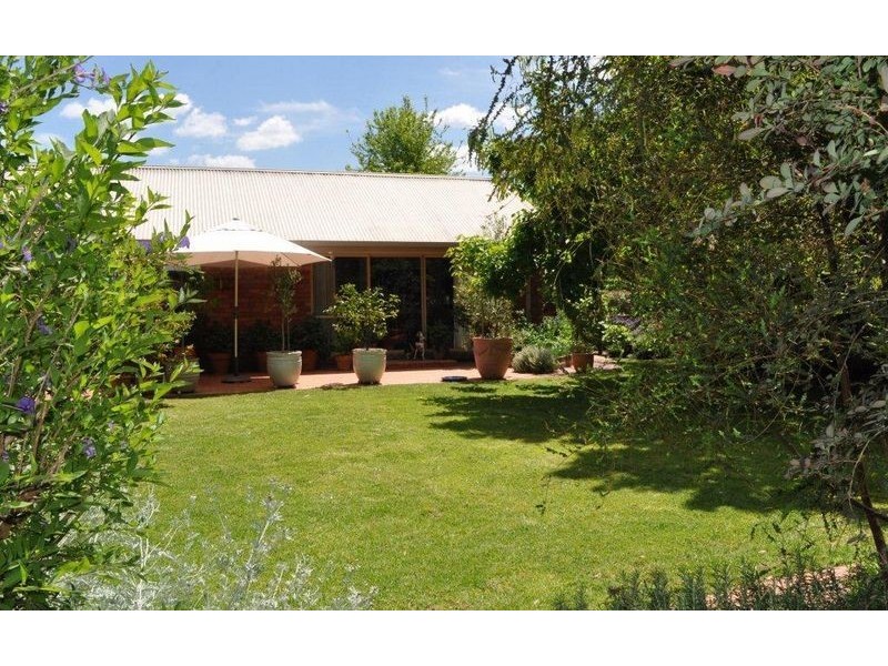 13 Troon Court, Thurgoona NSW 2640