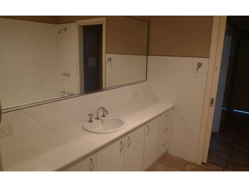 387 Eden Street, Lavington NSW 2641