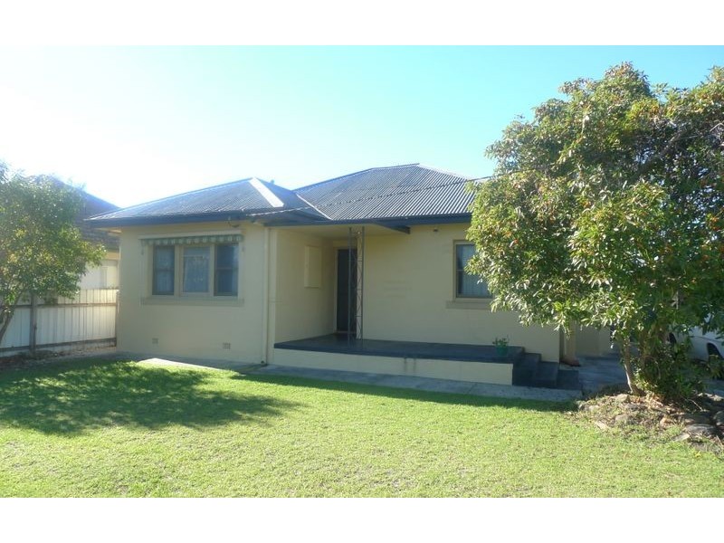 400 Kotthoff Street, Lavington NSW 2641