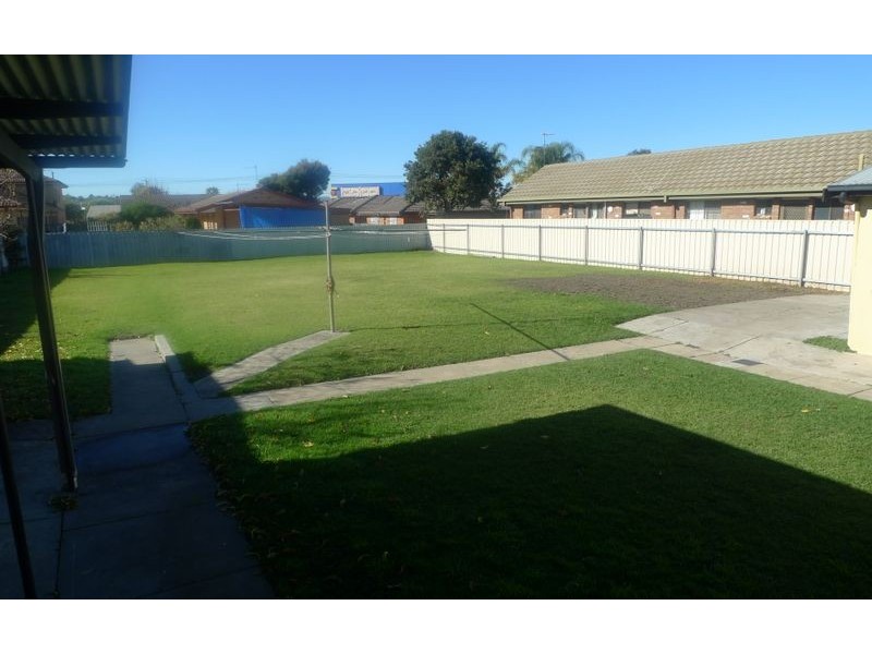 400 Kotthoff Street, Lavington NSW 2641
