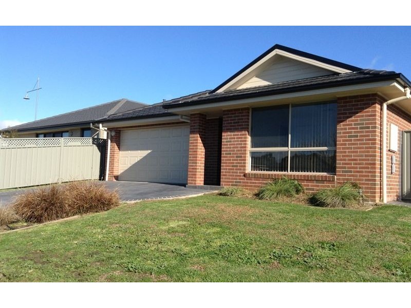 1/2 Treecreeper Street, Thurgoona NSW 2640