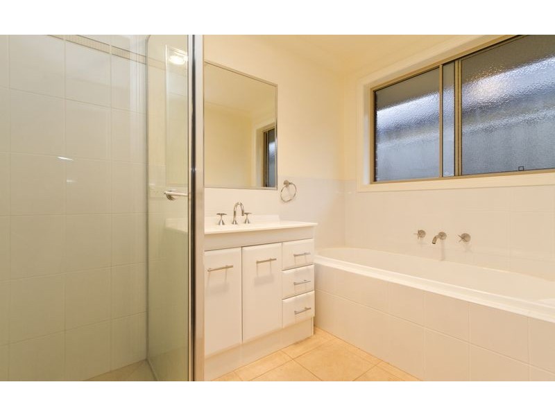 1/2 Treecreeper Street, Thurgoona NSW 2640