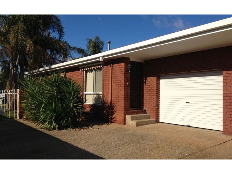 2/482 Heriot Street, Lavington NSW 2641