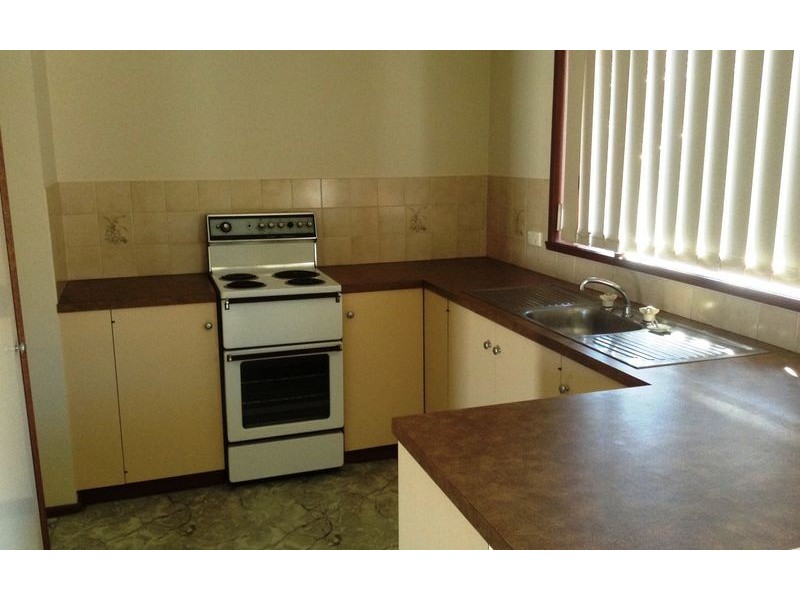 2/482 Heriot Street, Lavington NSW 2641