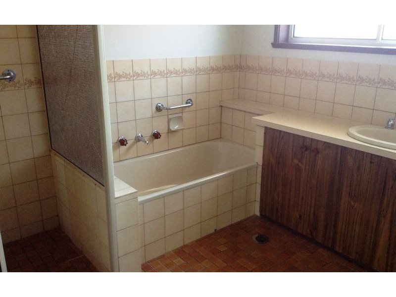 2/482 Heriot Street, Lavington NSW 2641