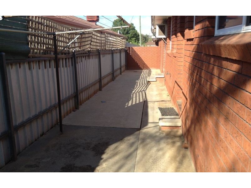 2/482 Heriot Street, Lavington NSW 2641