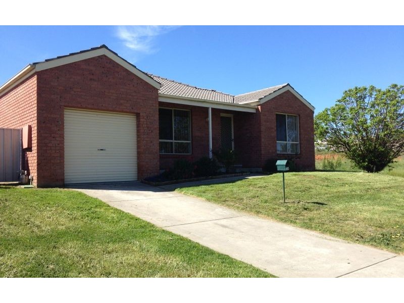 594 Oliver Street, Lavington NSW 2641