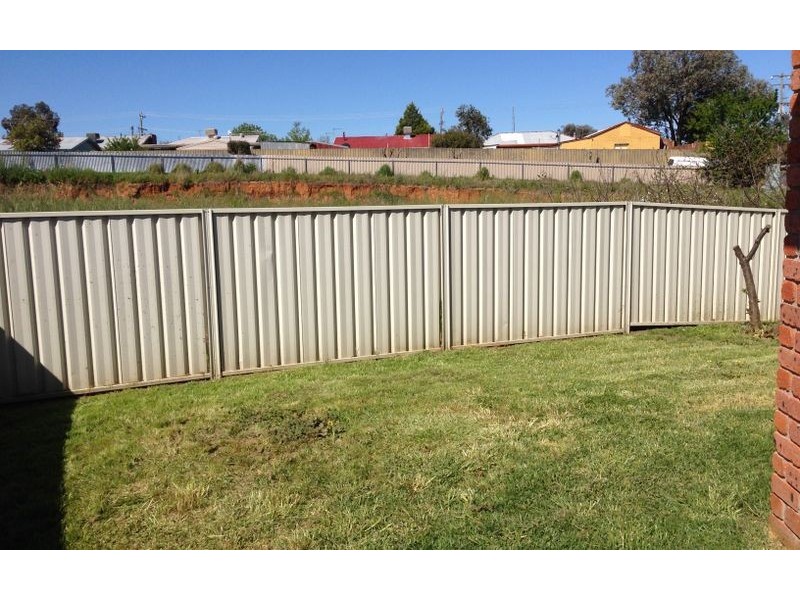 594 Oliver Street, Lavington NSW 2641