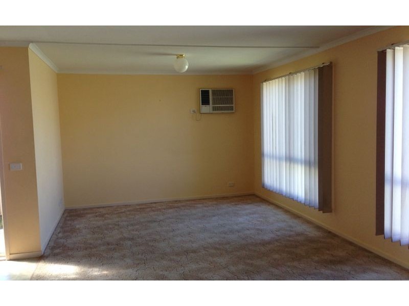 594 Oliver Street, Lavington NSW 2641