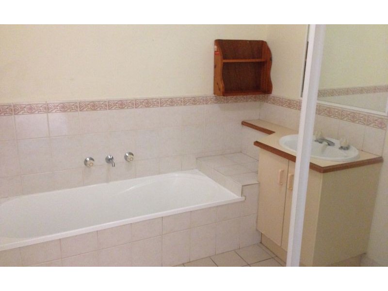 594 Oliver Street, Lavington NSW 2641