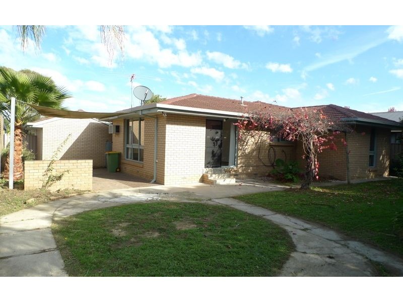 332 Haines Court, Lavington NSW 2641