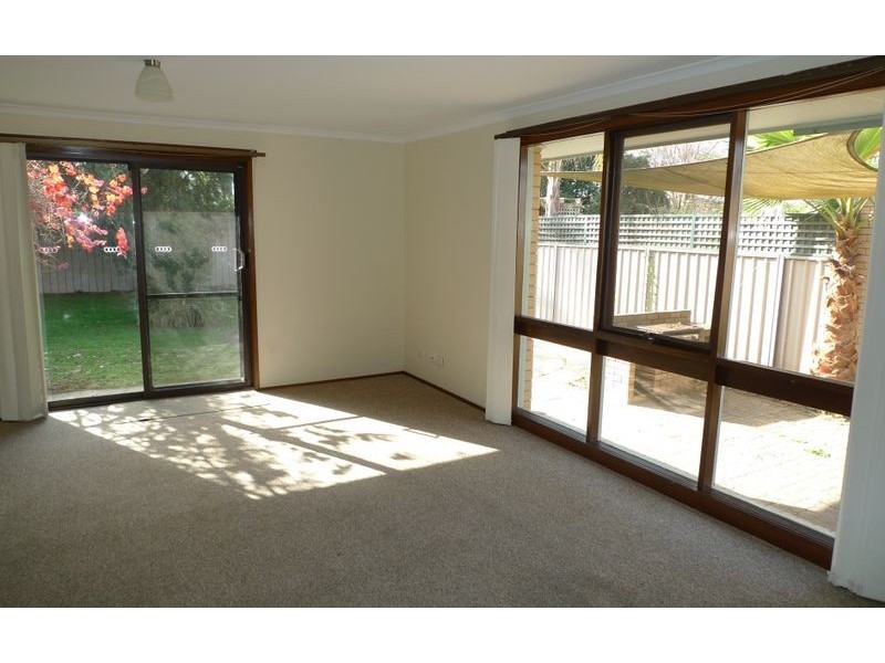 332 Haines Court, Lavington NSW 2641