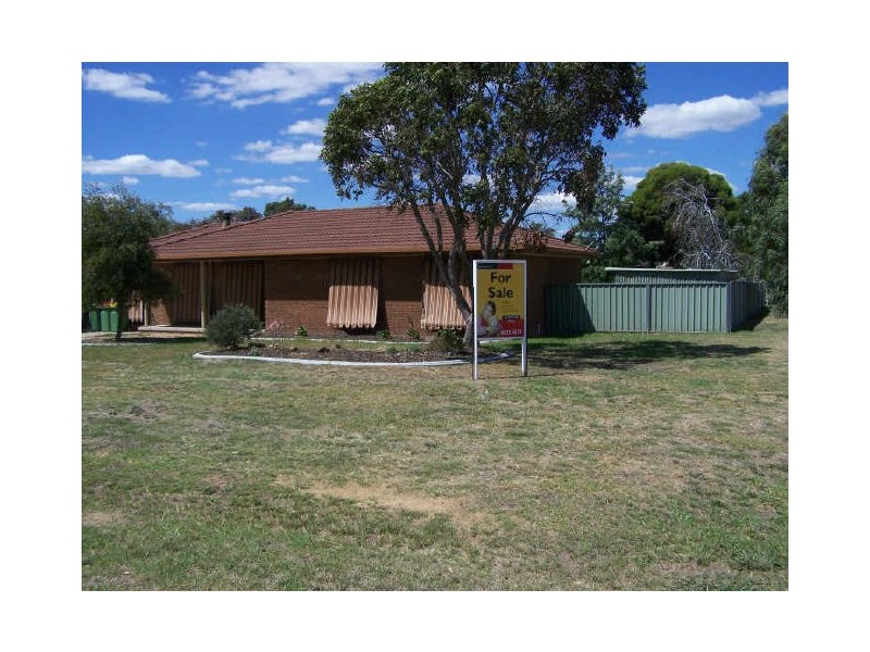 122 Larmer Street, Howlong NSW 2643