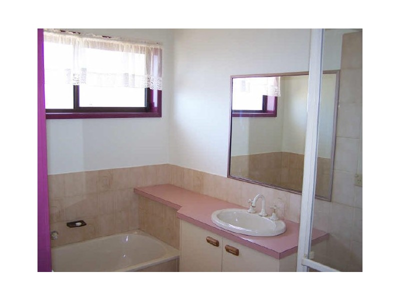 122 Larmer Street, Howlong NSW 2643