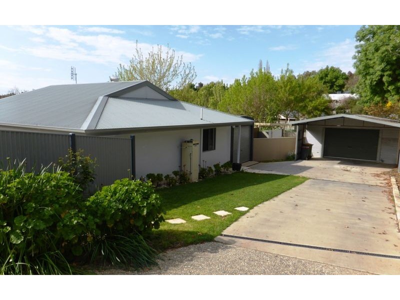 2/679 Pearsall Street, Lavington NSW 2641
