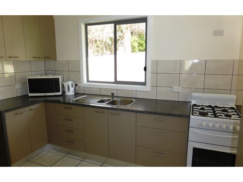 2/679 Pearsall Street, Lavington NSW 2641