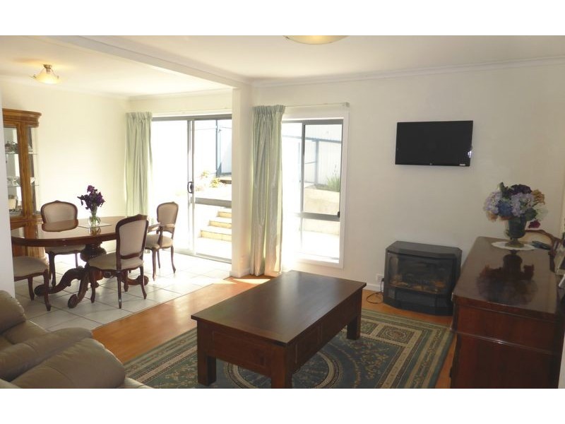 2/679 Pearsall Street, Lavington NSW 2641
