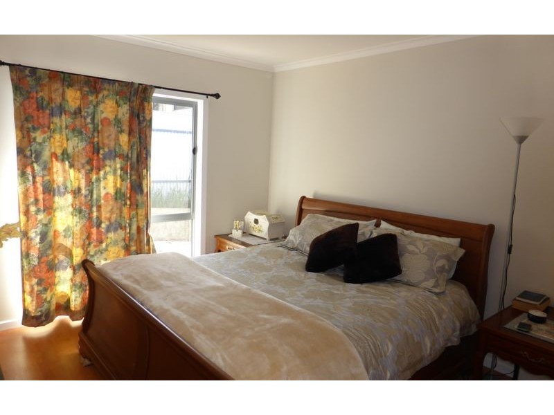 2/679 Pearsall Street, Lavington NSW 2641