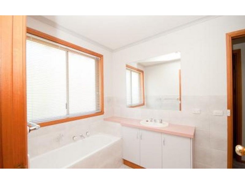 1/1 Saville Avenue, Lavington NSW 2641