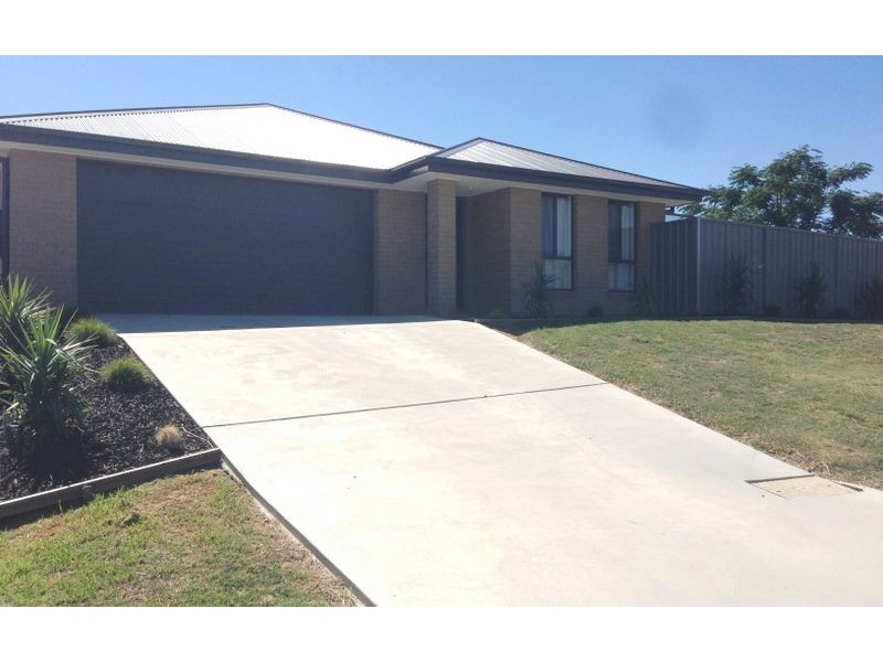 83 Oxford Drive, Thurgoona NSW 2640