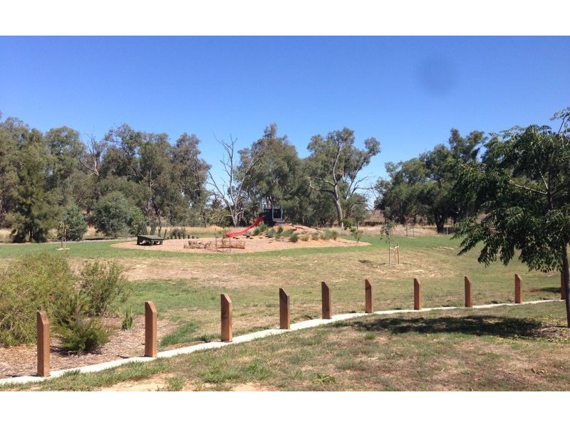 83 Oxford Drive, Thurgoona NSW 2640