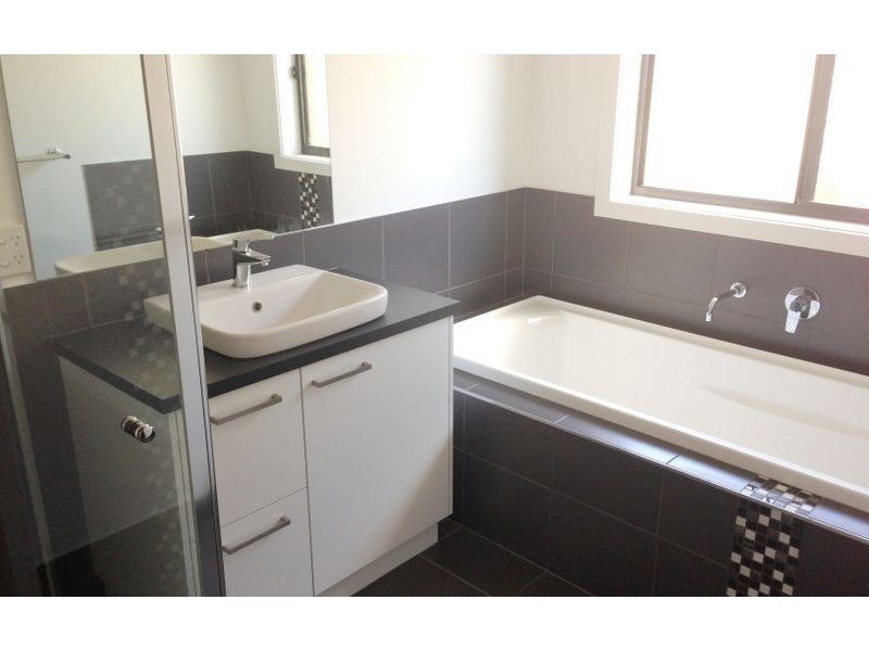 83 Oxford Drive, Thurgoona NSW 2640