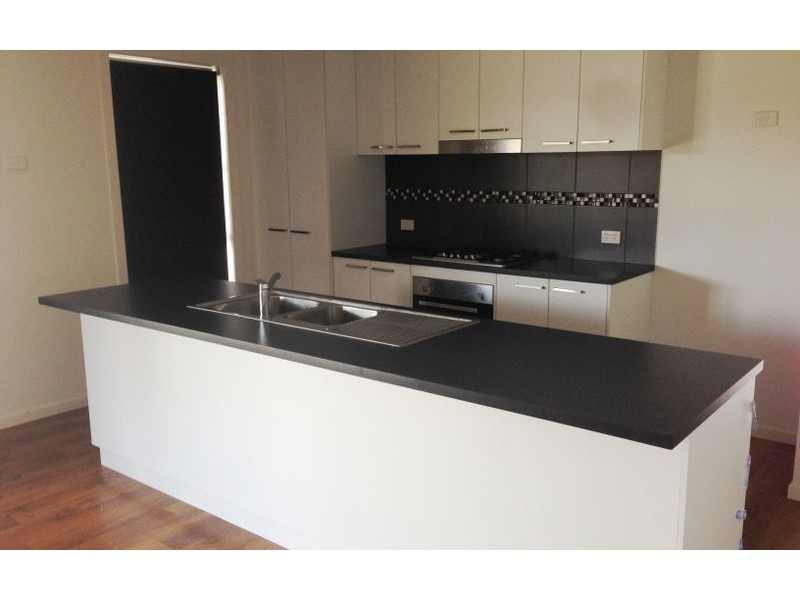 83 Oxford Drive, Thurgoona NSW 2640